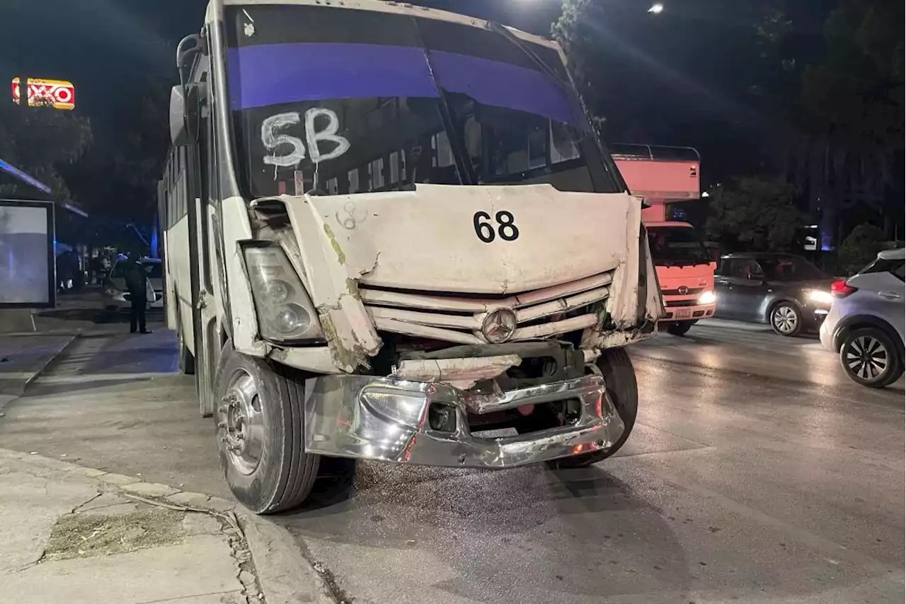 Camionazo frente a clínica del IMSS en Saltillo lesiona a 15 personas