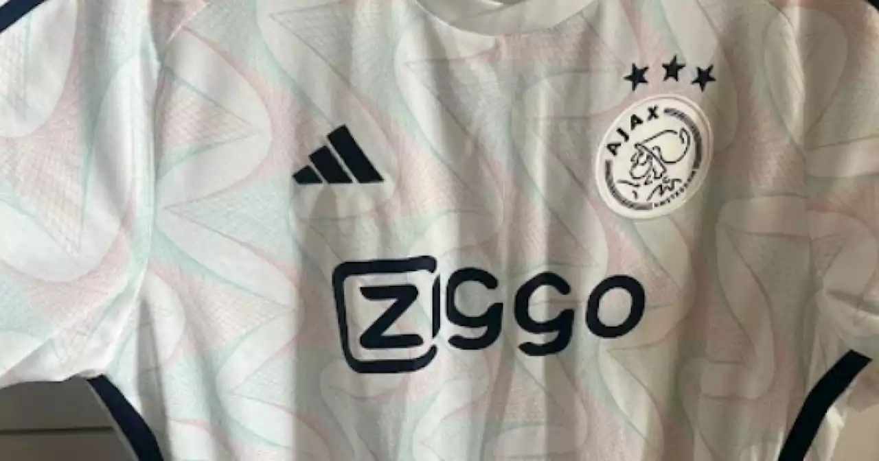 Nieuw uitshirt van Ajax is volledig uitgelekt, net als opvallend opwarmshirt