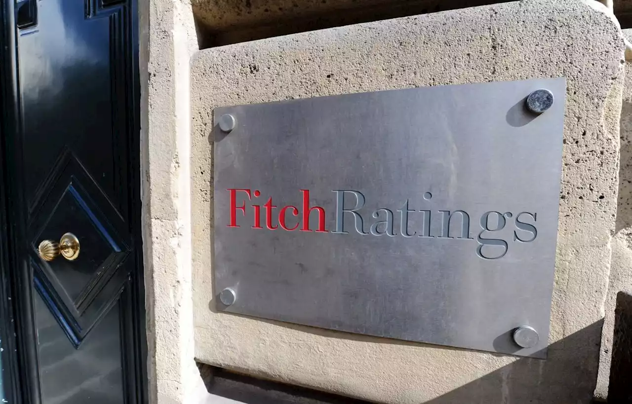 Fitch abaisse la note souveraine de la France d’un cran à « AA- »