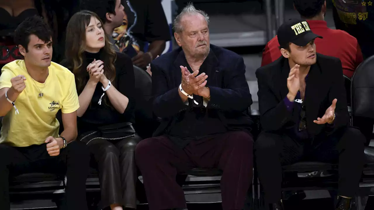 Jack Nicholson returns to courtside as Lakers dominate Grizzles to end series