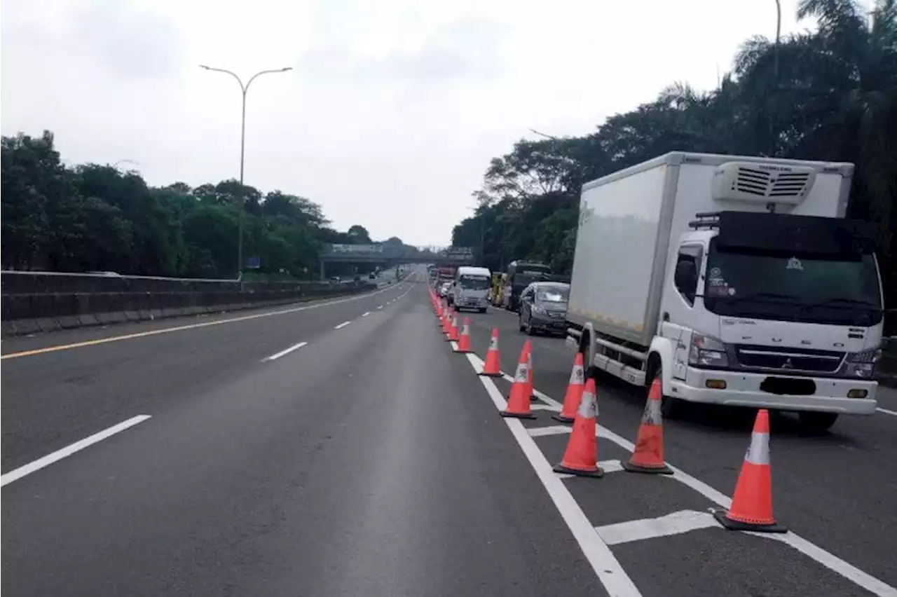 Arus balik Tol Jakarta-Cikampek padat hingga diterapkan 'contraflow'