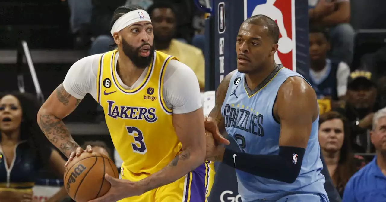 Lakers aplasta a Memphis y espera rival en semifinales