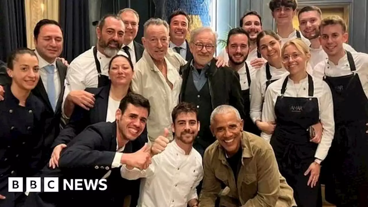 Barack Obama and friends surprise Barcelona restaurant