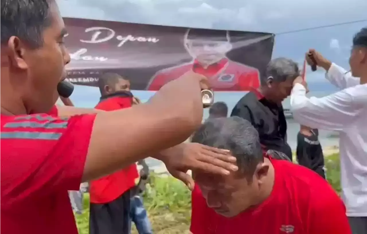 Dukung Ganjar Pranowo, Ratusan Warga Masalembu Mengecat Putih Rambut