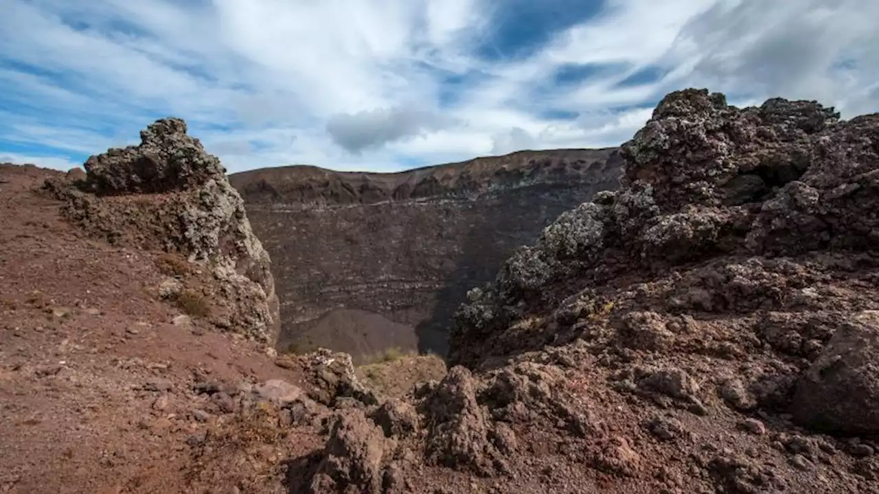 Mount Vesuvius park closes access to volcano after some Napoli fans plan to fake an eruption for title celebrations | CNN