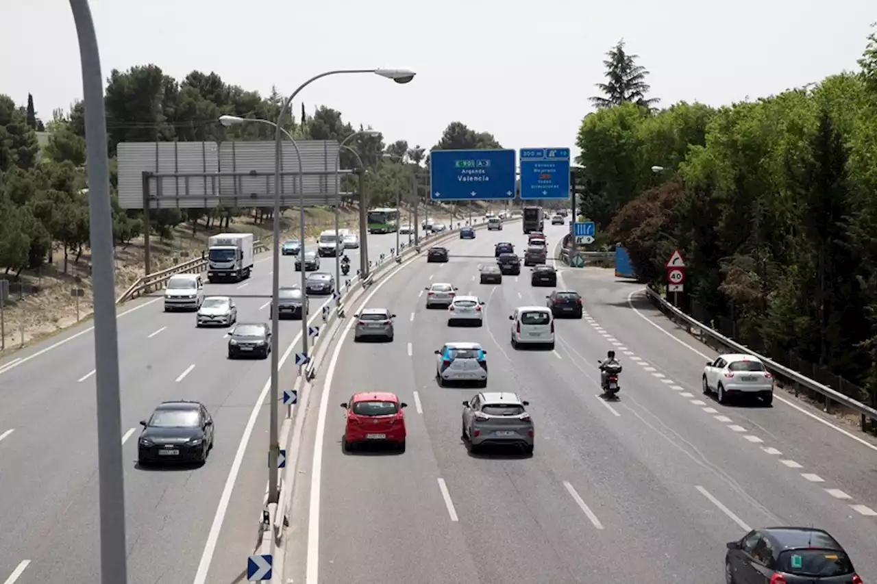 Kilómetros de atascos en la segunda jornada del Puente de Mayo