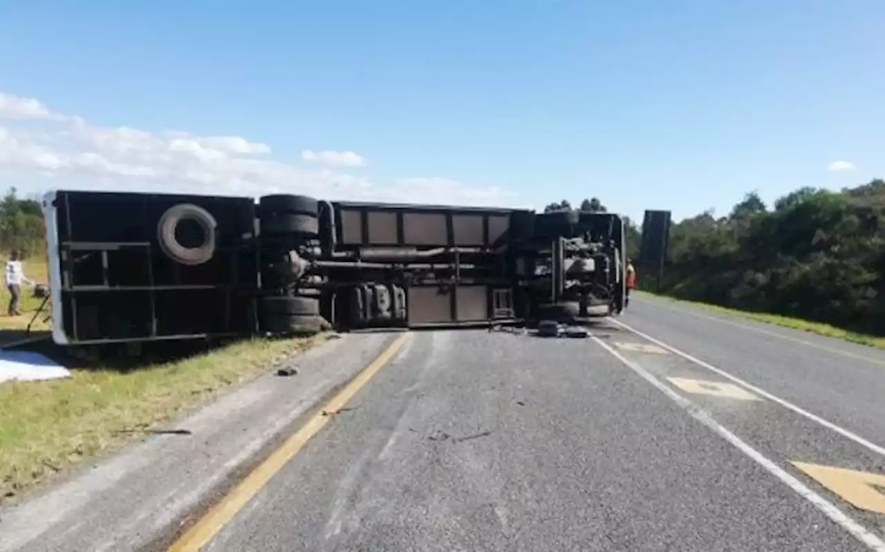 WC govt urges motorists to be cautious after 5 killed in Swellendam bus crash