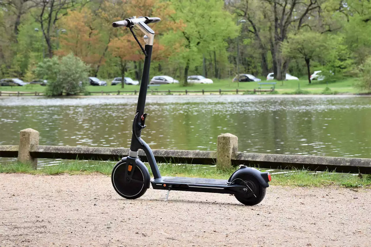 Test de la Decathlon Oxelo R900E : une astucieuse trottinette électrique qui se trompe de prix