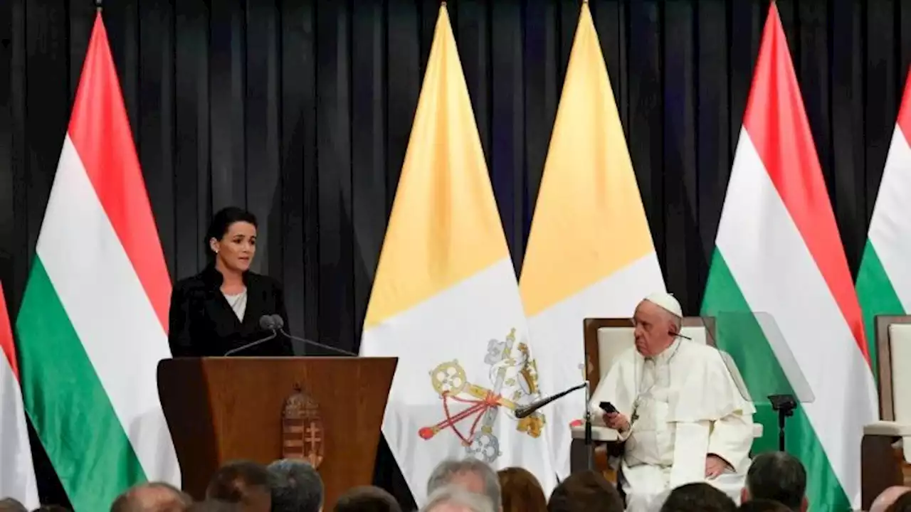 Pope urges Hungarian authorities to look beyond national boundaries and pursue peace