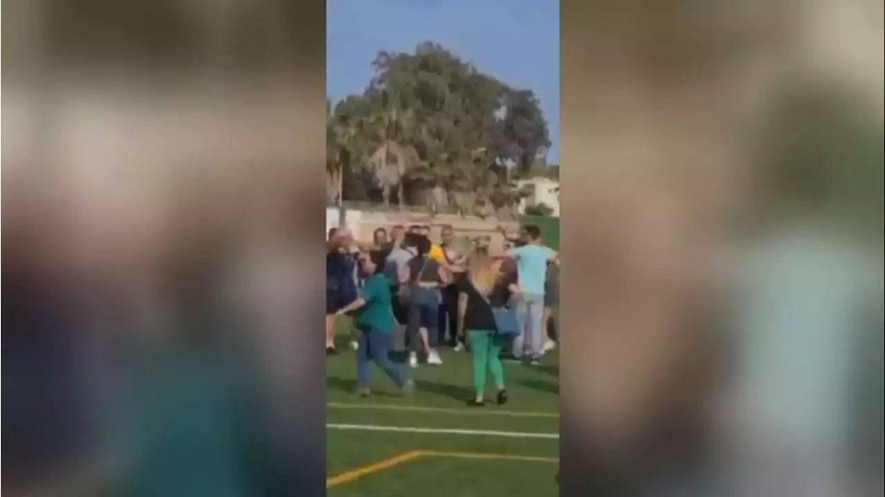 Dos adultos agreden a un árbitro menor de edad tras un partido de fútbol entre niños en Cádiz