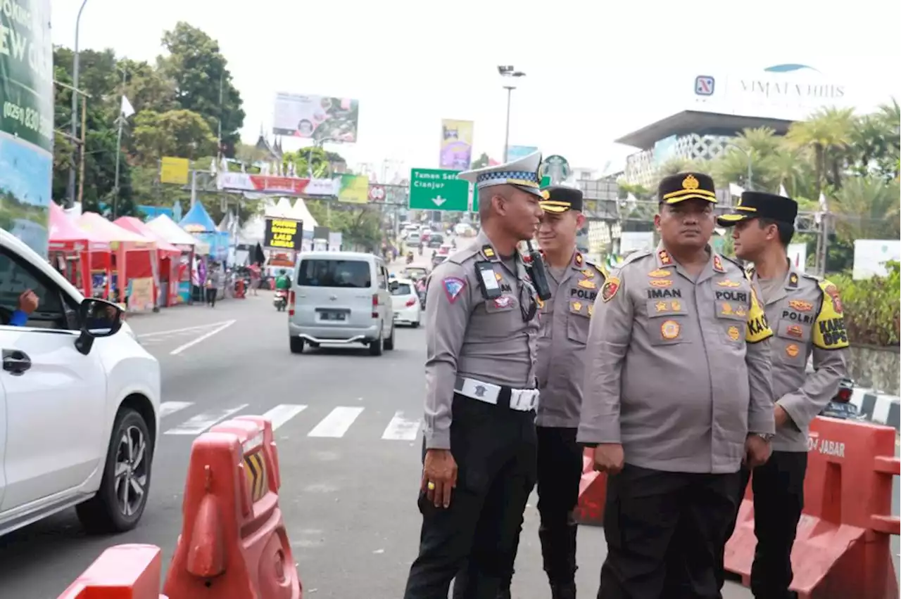 Atur Volume Kendaraan di Kawasan Wisata Puncak, Polisi Berlakukan Ganjil Genap dan Sistem Satu Arah