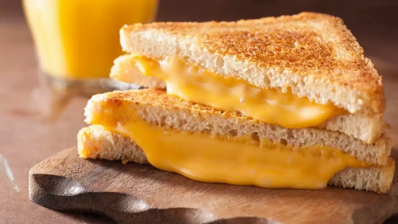 Estas son las marcas de queso amarillo que Profeco considera engañosas y poco saludables