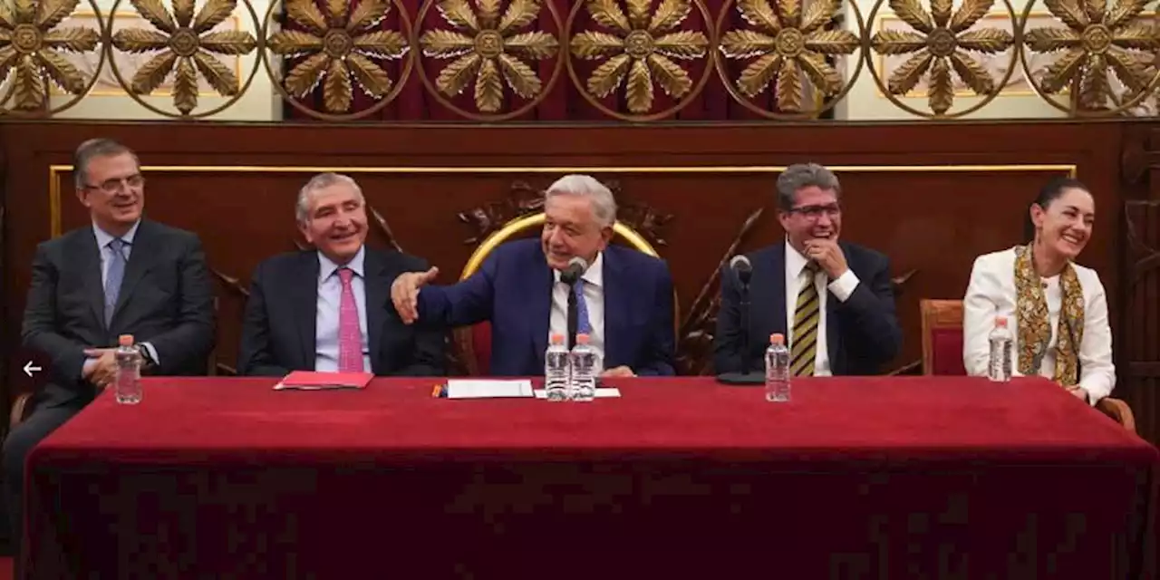 Recibe AMLO a senadores de la mayoría parlamentaria y a 'corcholatas' en Palacio Nacional