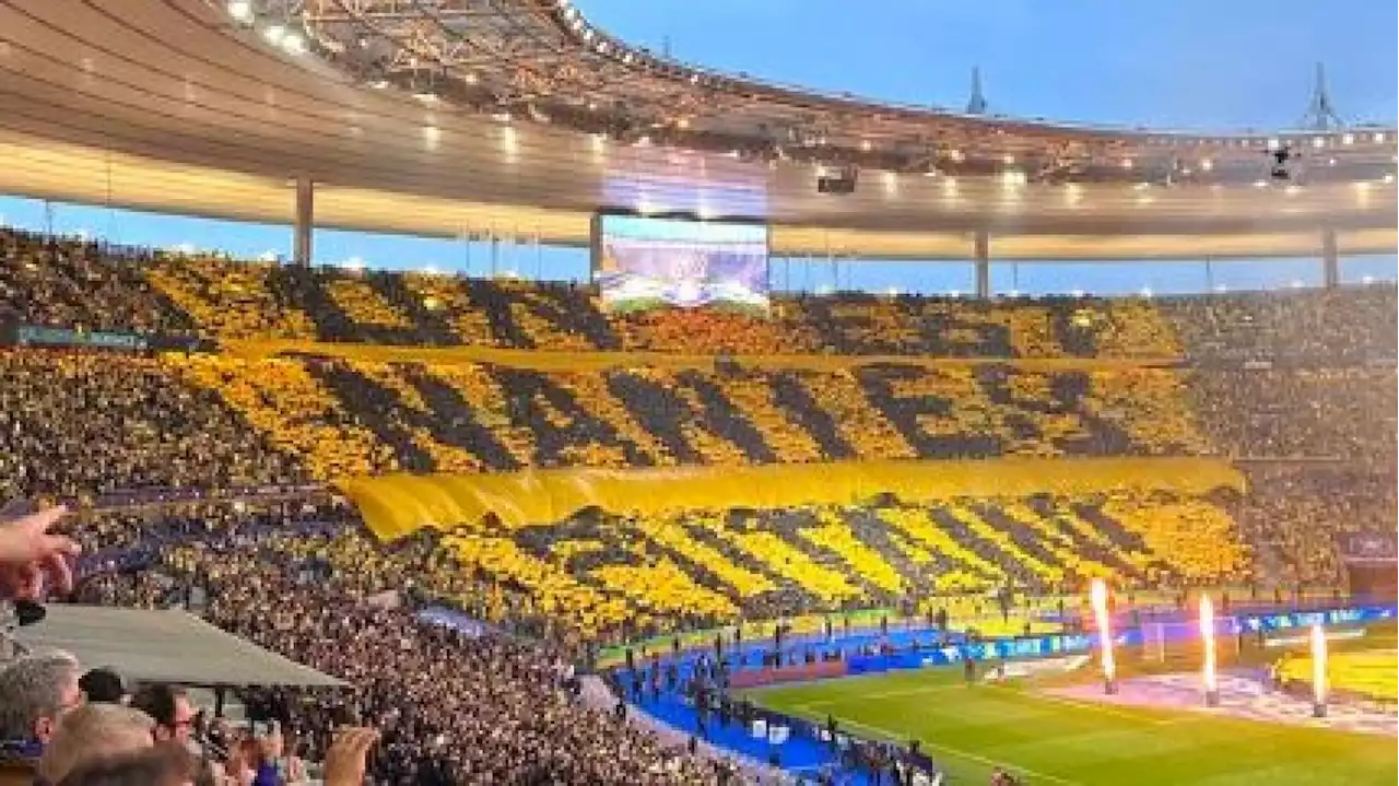 Les tifos des supporters nantais et toulousains ont épargné Macron au Stade de France