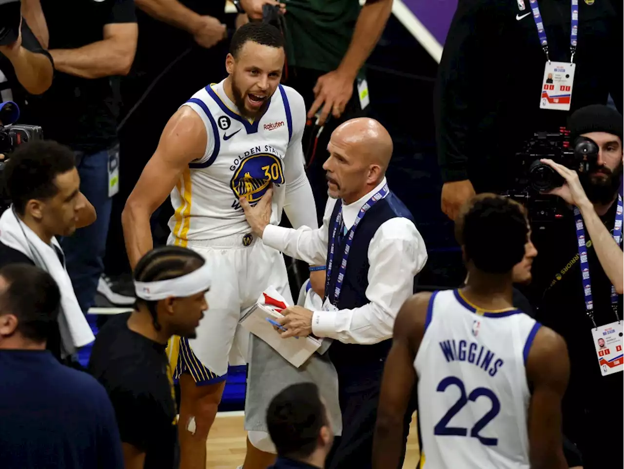 NBA playoffs live updates: Warriors can advance to next round in Game 6 vs. Kings