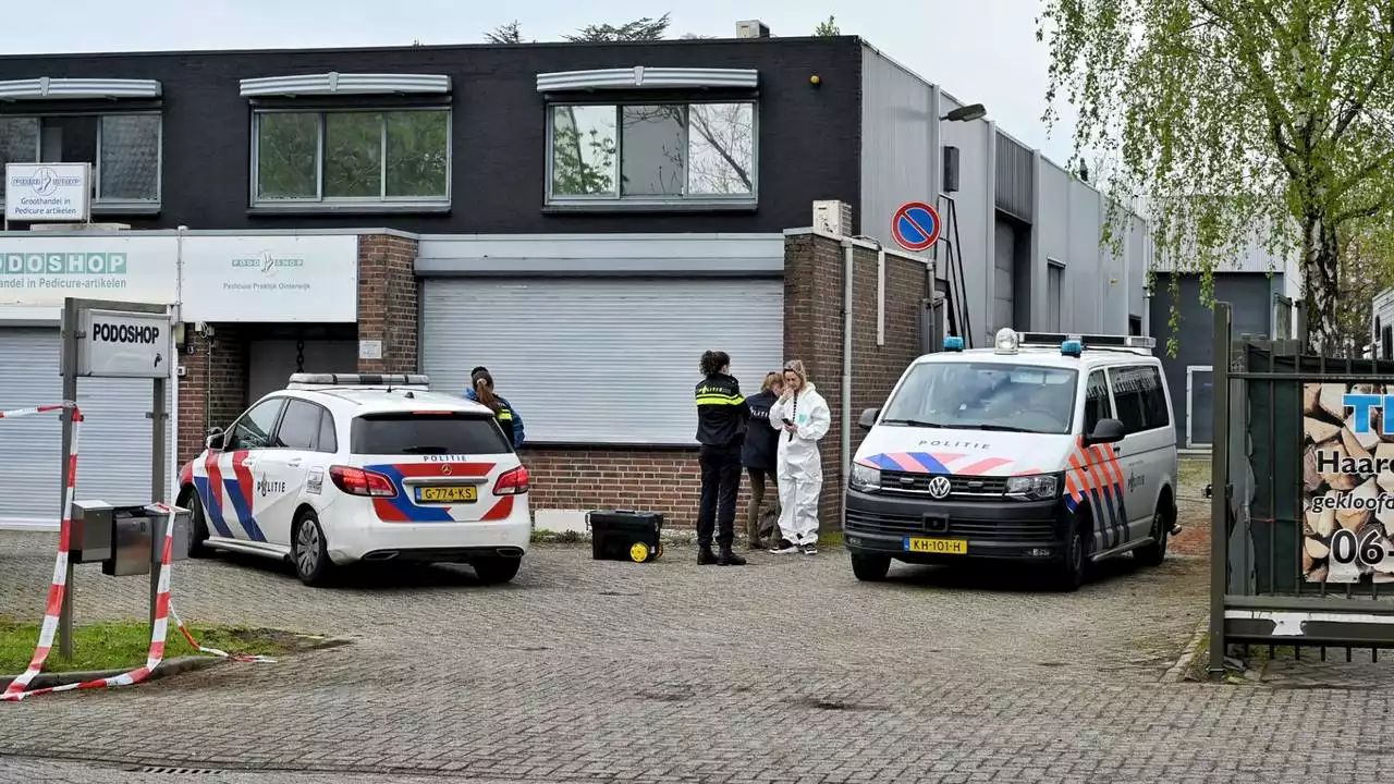 Vuurwapens en munitie ontdekt in bedrijfsgebouw na schietpartij