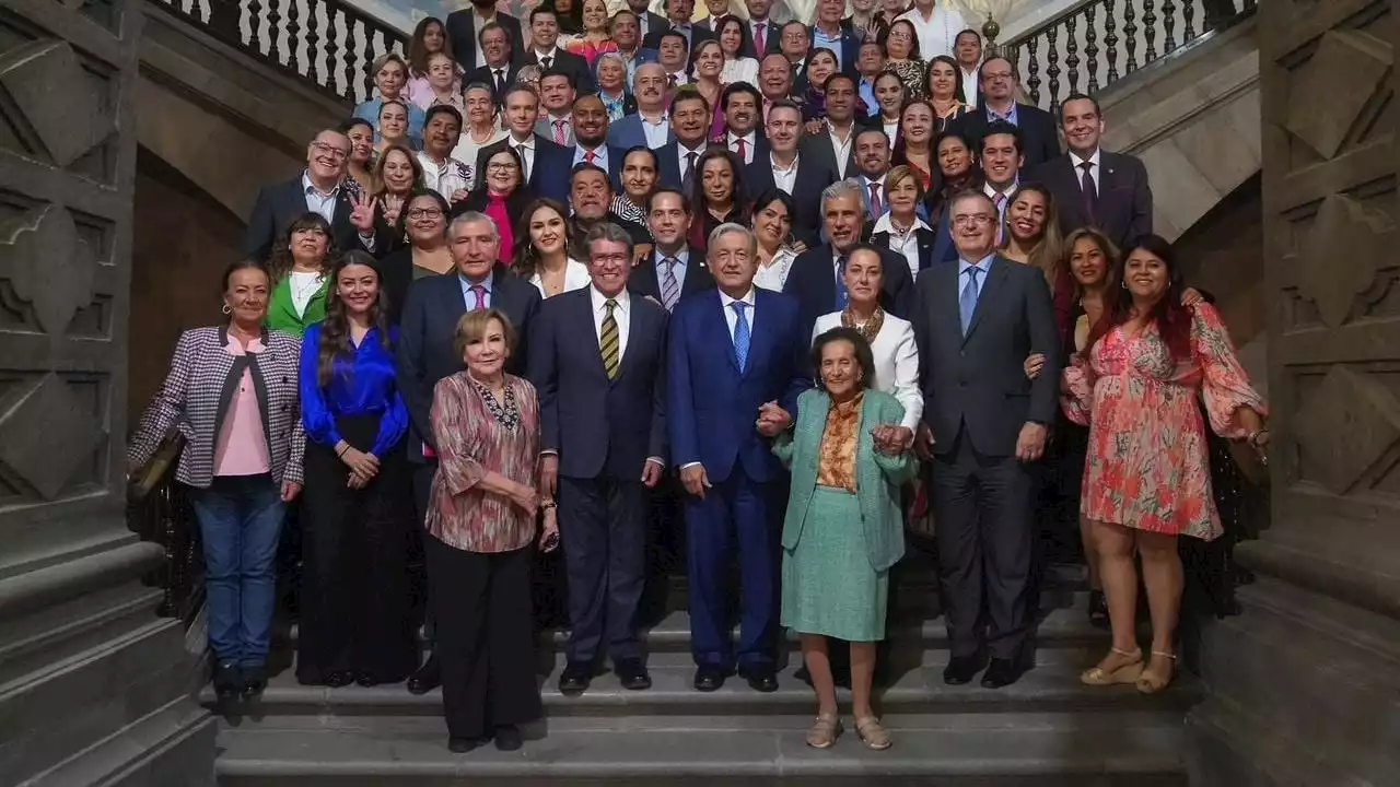 Concluye reunión de AMLO con senadores y 'corcholatas'; citan a sesión en Xicoténcatl