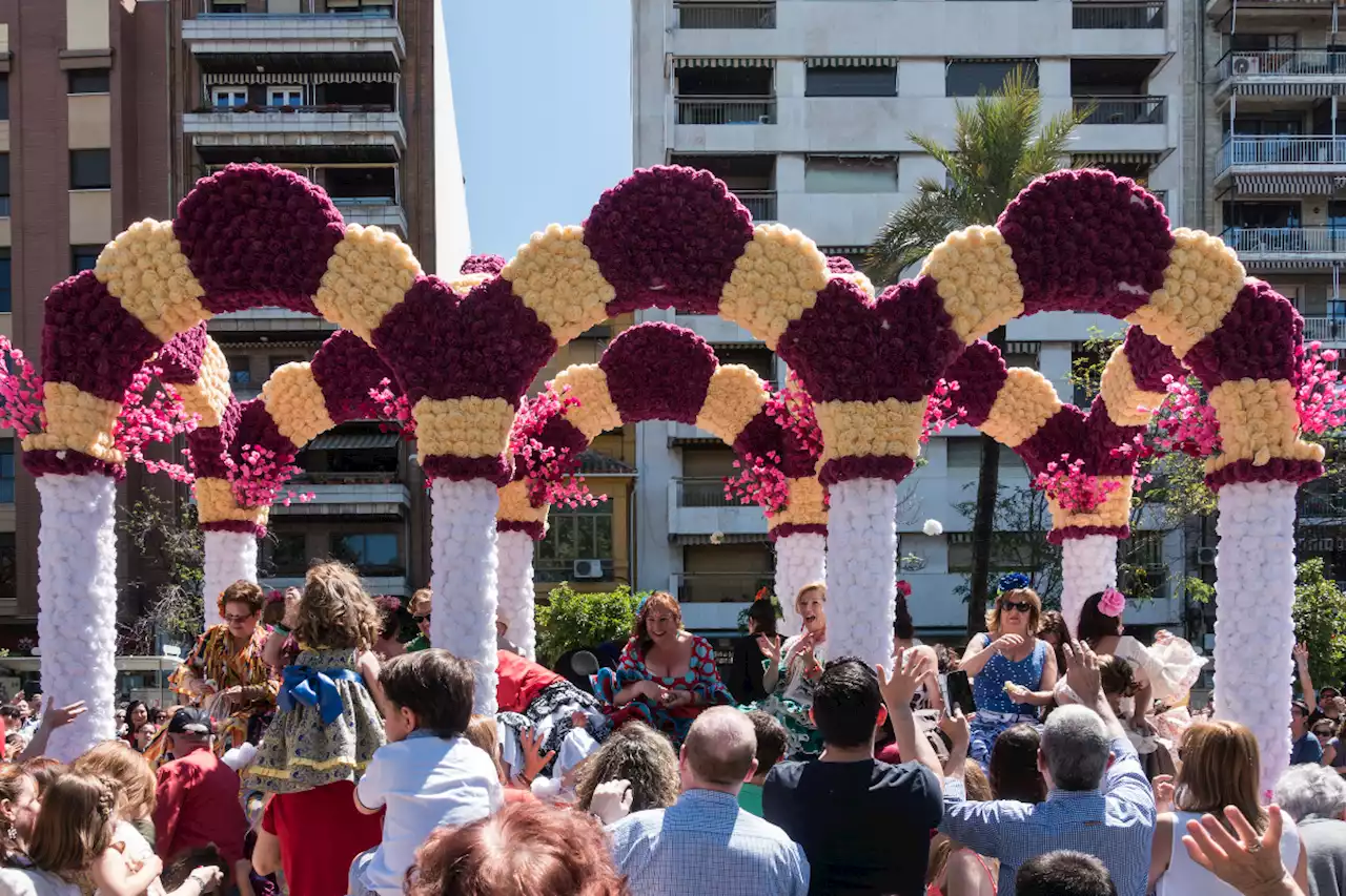 La batalla de las flores: todo lo que necesitas saber sobre la fiesta que llena de color la primavera en Córdoba