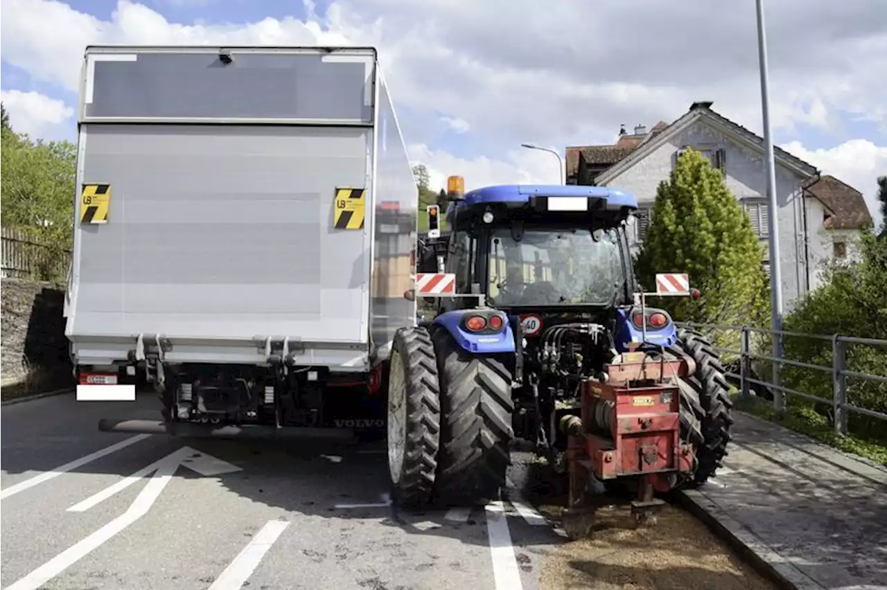 Traktor kracht in Lastwagen - Schweizer Bauer