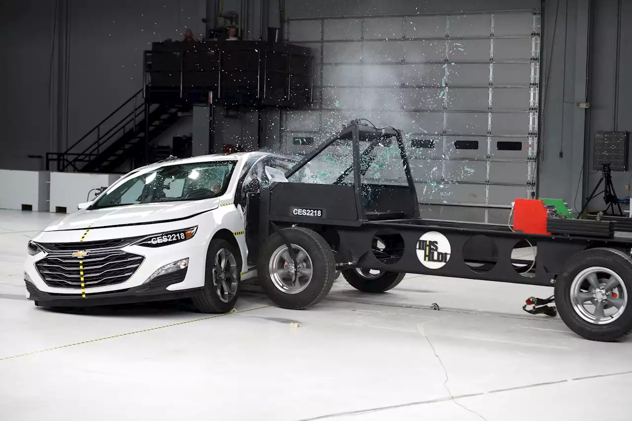 These vehicles scored the worst in 2023 IIHS crash tests