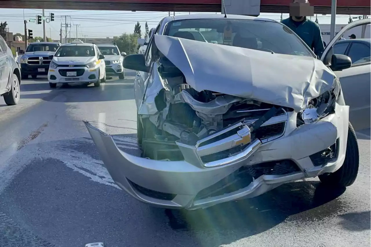 Confusión en señalización vial provoca choque en la colonia Guanajuato de Saltillo