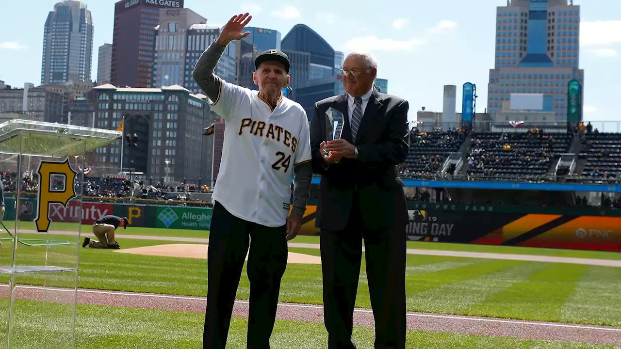 Longtime Pirates shortstop and Duke basketball star Dick Groat dies at 92