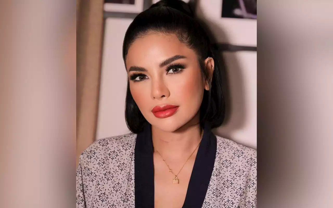 Nikita Mirzani Berangkat Operasi Tumor Sendirian, Alasan Pakai Daster Mendiang Mama Bikin Terharu