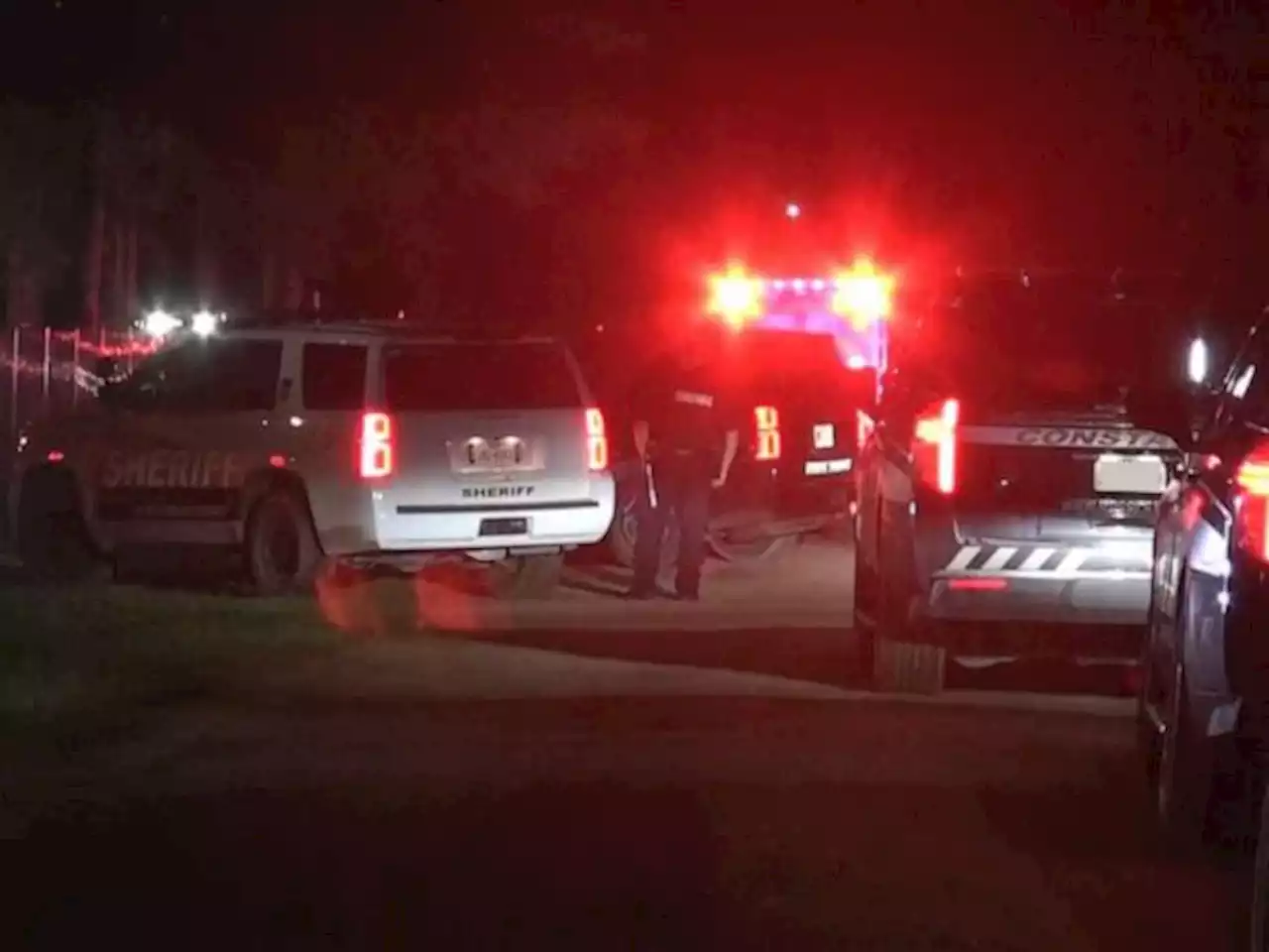 5 dead in Texas 'execution-style' shooting, suspect armed with AR-15 is on the loose