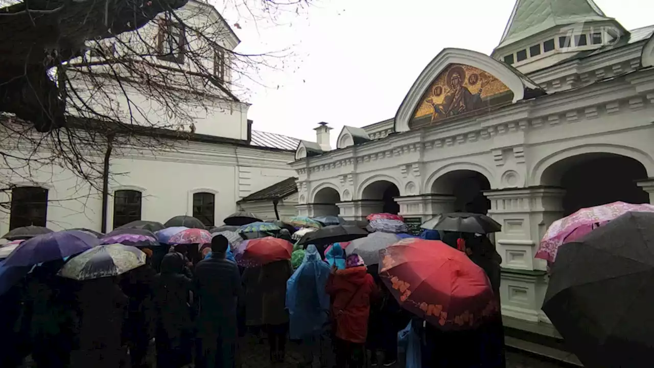 В Киево-Печерской лавре неизвестные заперли монахов в одном из корпусов. Новости. Первый канал
