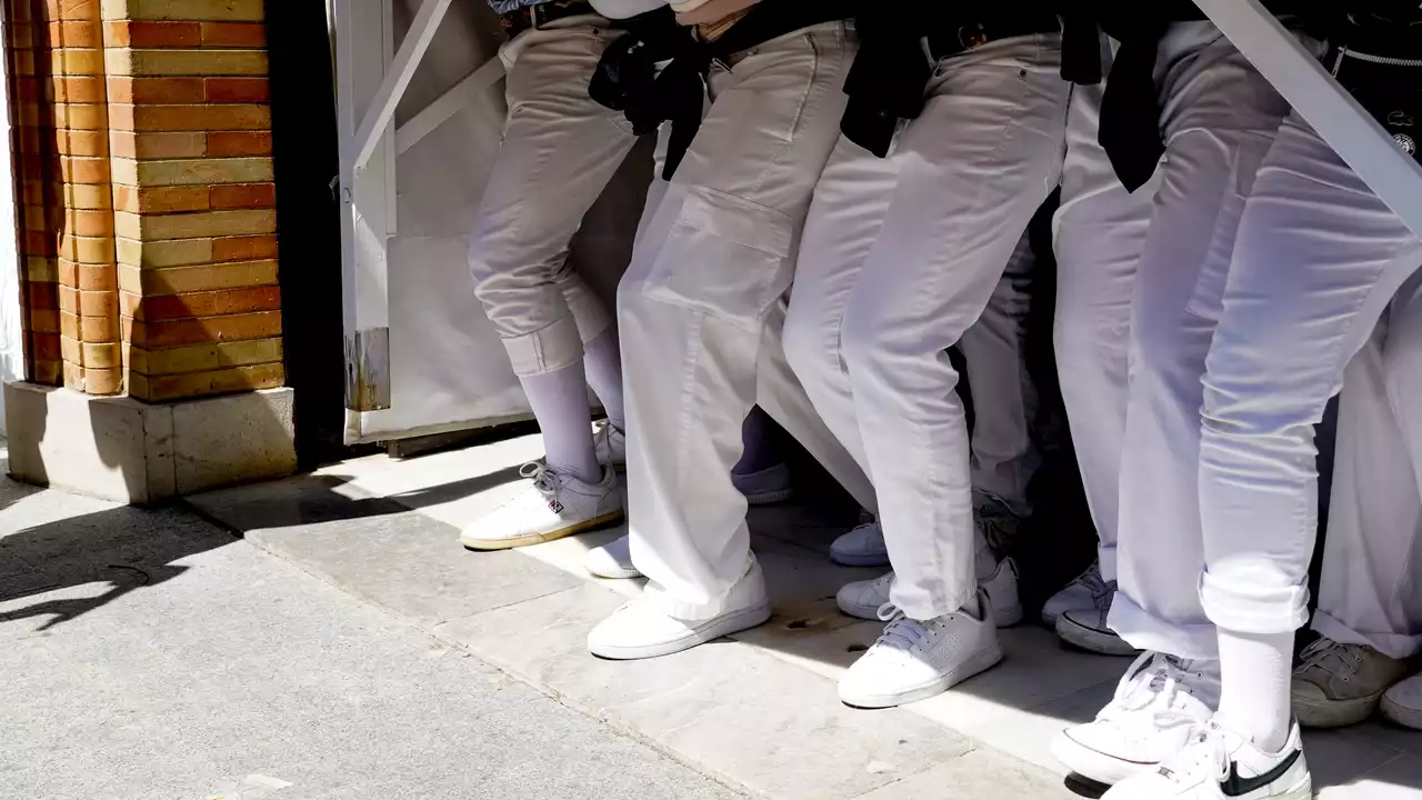 Un costalero de Huelva sufre un desmayo en plena procesión de Domingo de Ramos