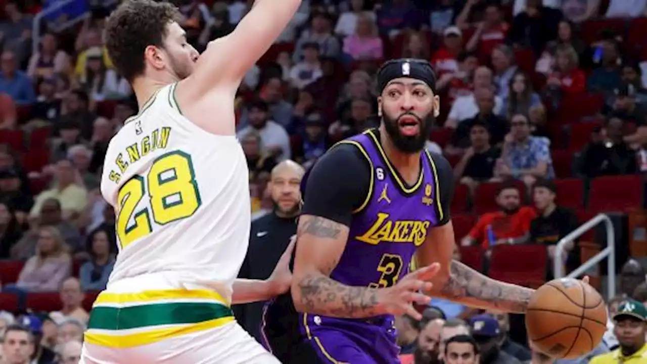 Davis has 40, James a triple-double as Lakers beat Rockets