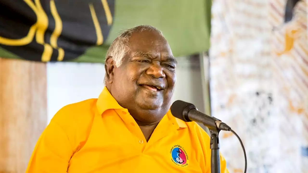 Trailblazing Aboriginal land rights leader Yunupingu dies in Arnhem Land, aged 74