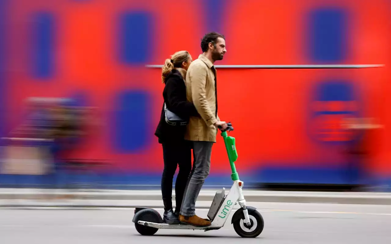 París saca de sus calles las patinetas eléctricas de alquiler