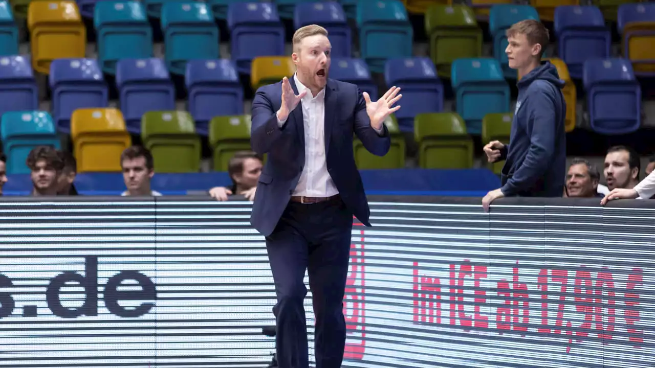 Erstaunlich, wie sein Team danach spielte: BBL-Trainer muss VOR dem Spiel wieder los!