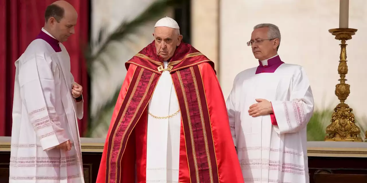 Rebounding Pope Francis marks Palm Sunday in Vatican square