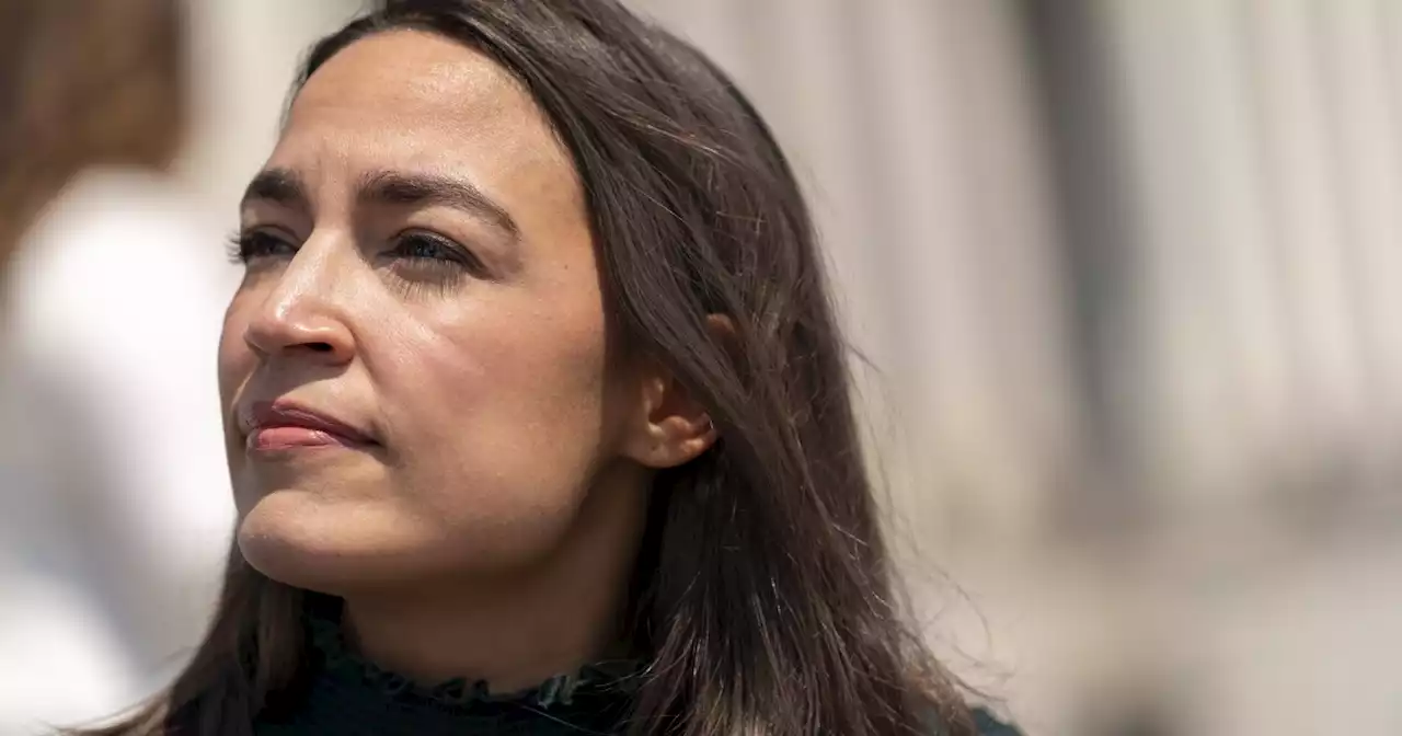 AOC refuses to rule out challenge to Democratic senator: 'Don't ask me that question'