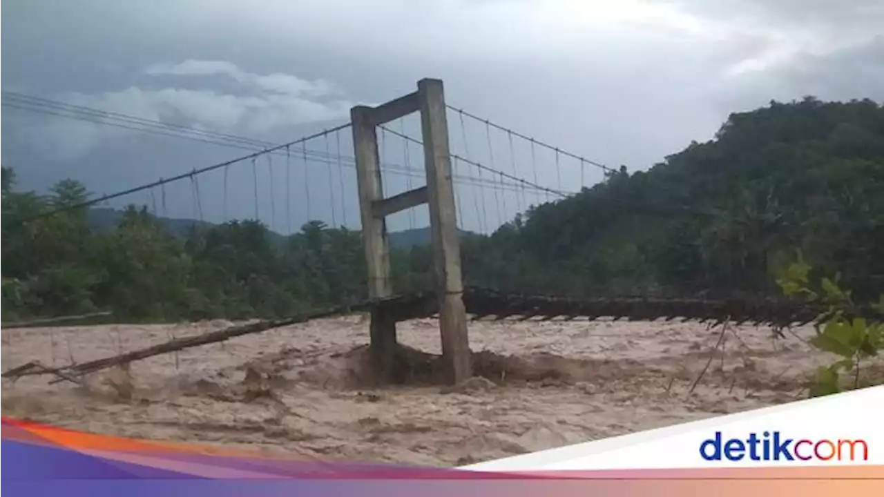 Banjir Bandang Terjang 3 Kecamatan di Luwu, 4 Rumah Hanyut-1 Jembatan Rusak