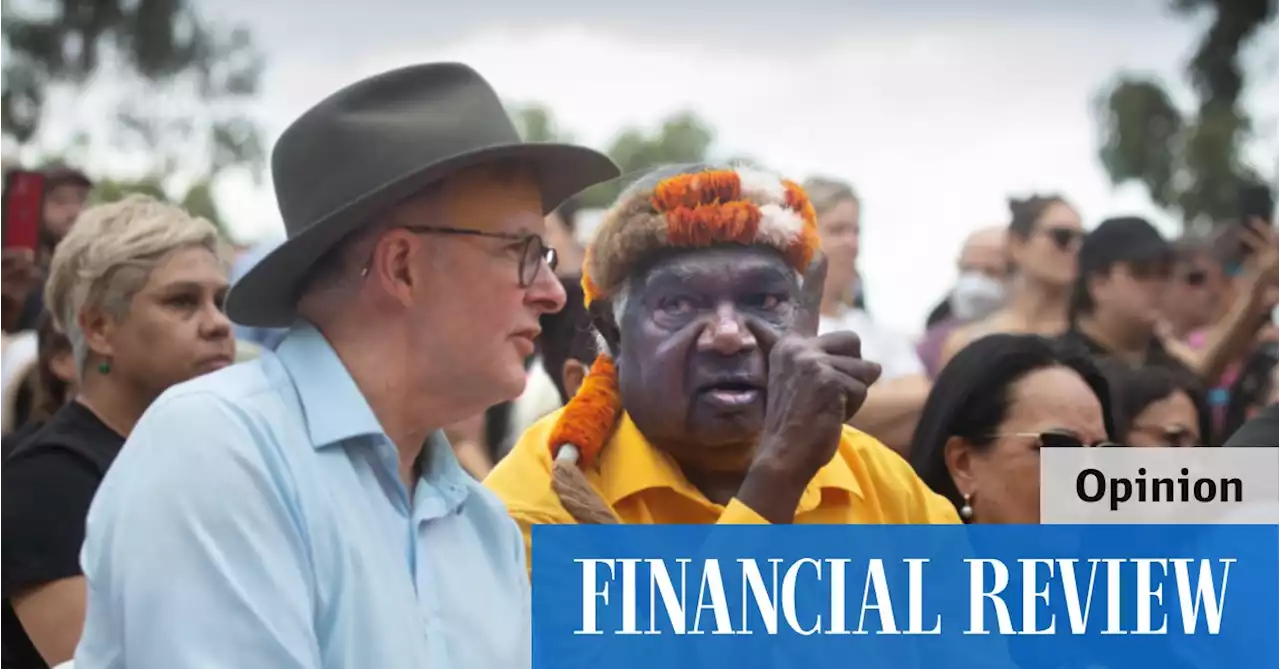 Yunupingu: the man who walked between two worlds