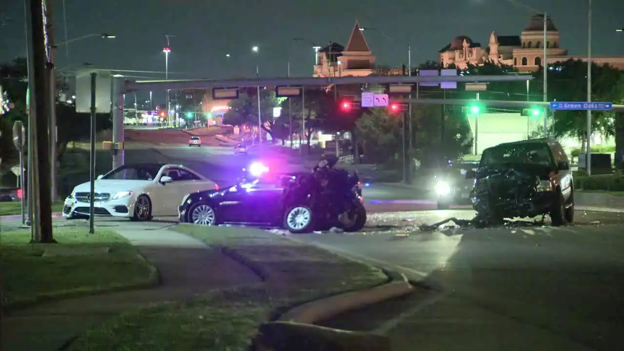 Early morning crash in Arlington leaves 1 dead