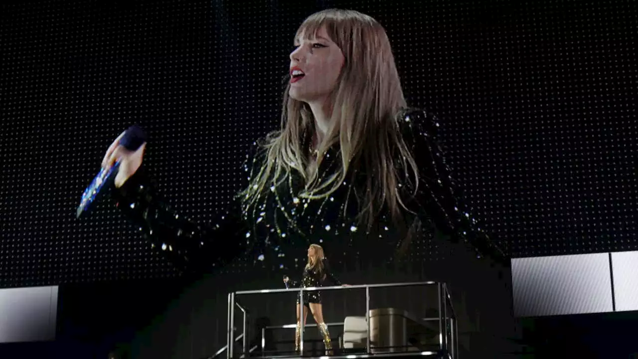 Taylor Swift fans set attendance record at AT&T Stadium