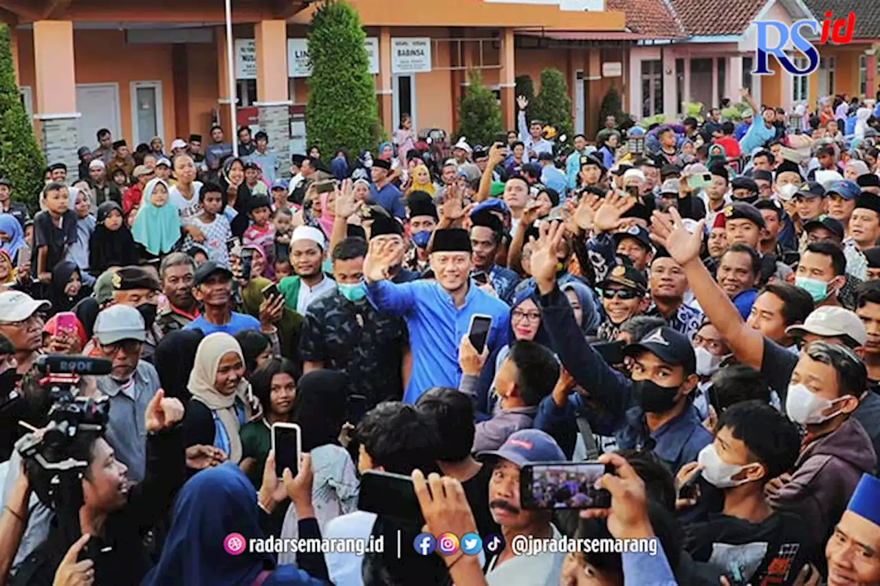 Safari Ramadan di Desa Pende Brebes, AHY Dikerubuti Emak-Emak