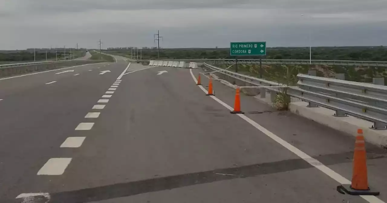 Alerta en Río Primero: las lluvias socavaron la autopista e inhabilitaron el paso en un puente | Ciudadanos | La Voz del Interior