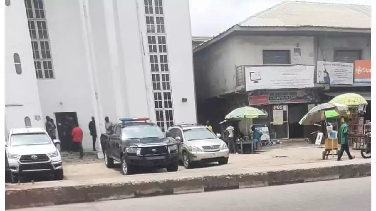 Police Seal Off Labour Party Secretariat In Imo