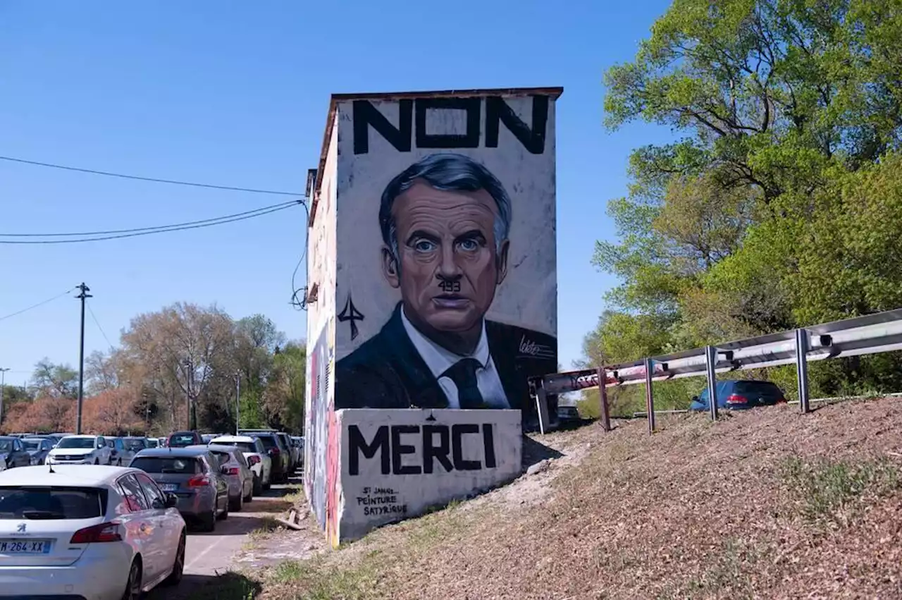 A Avignon, une nouvelle fresque figure Emmanuel Macron en Hitler