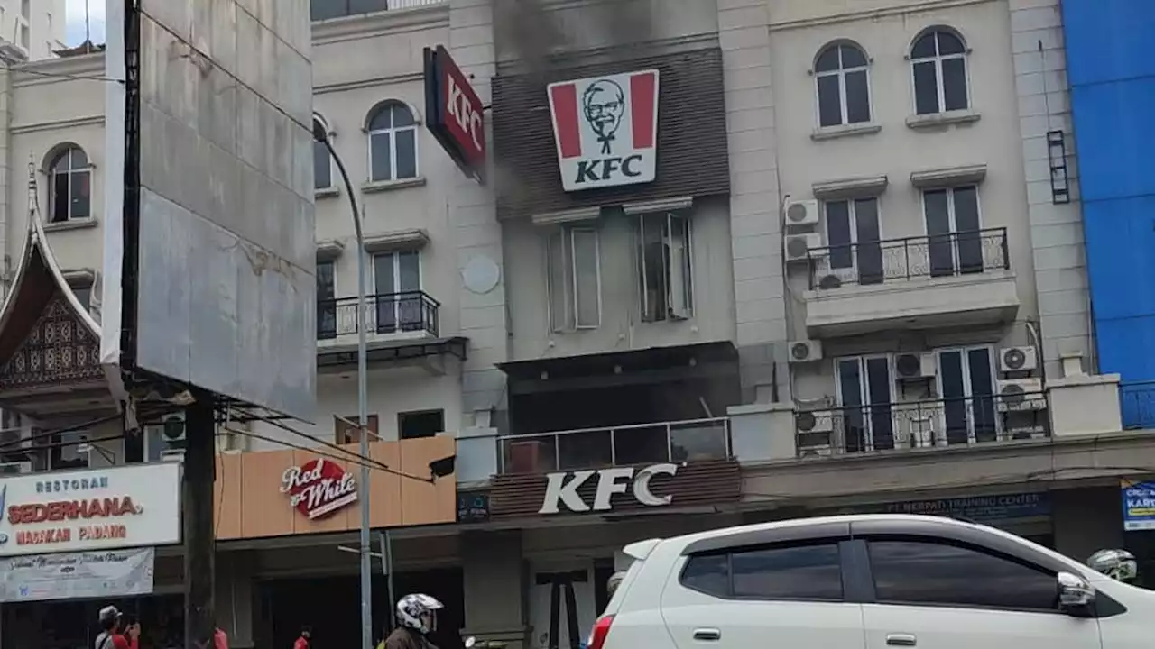 Gerai KFC di Sunter Jakut Kebakaran, 6 Mobil Damkar Diterjunkan