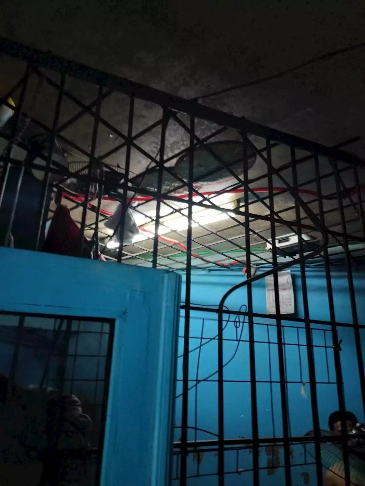 Police in hot pursuit of 10 inmates who bolted Pasay City jail