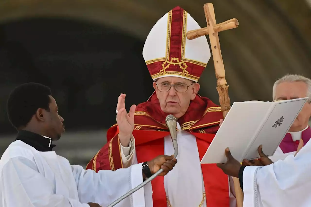 Pope thanks well-wishers after illness, as he kicks off Easter week ​