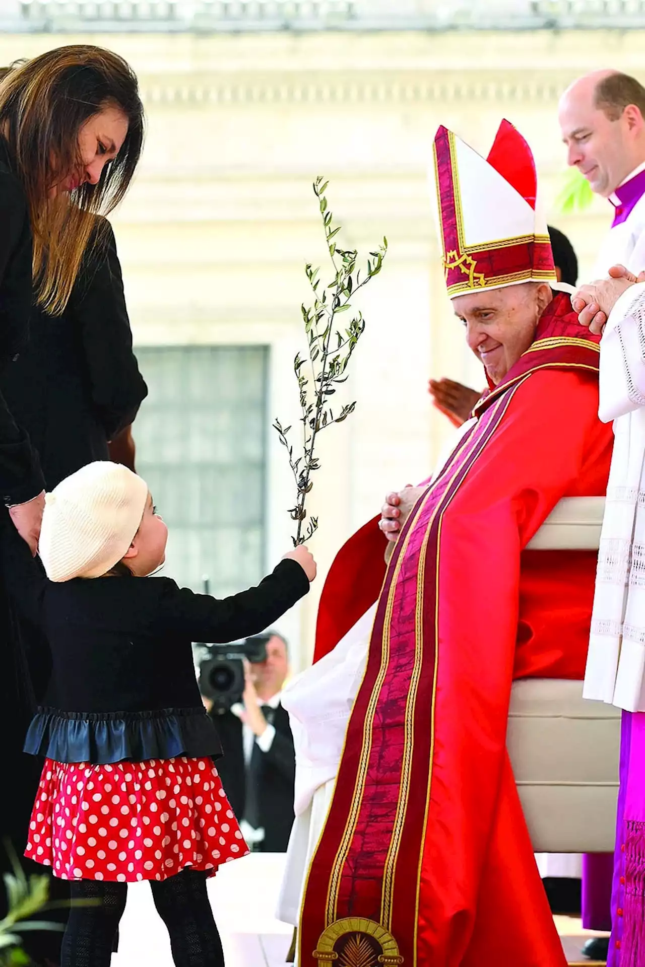 Pope leads Palm Sunday mass one day after leaving hospital