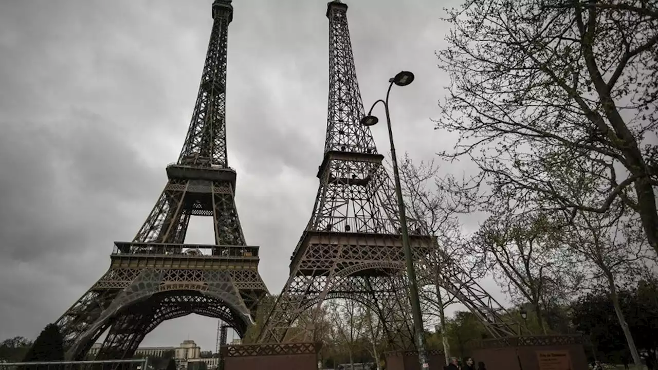 Inauguraron una nueva torre Eiffel al lado de la original | 'Una hermana menor'