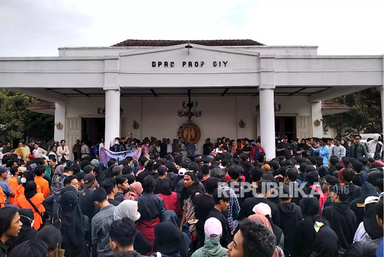 DPRD DIY Tanggapi Tuntutan Massa yang Serbu Gedung Dewan |Republika Online